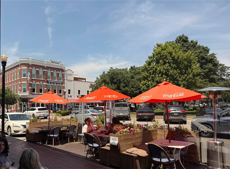 Outdoor dining at CNU